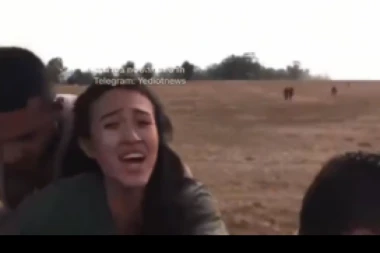 JEZIV SNIMAK OTMICE DEVOJKE U IZRAELU! Odvode je dok ona vrišti i pruža ruke prema svom zarobljenom dečku: "NEMOJTE ME UBITI"! (UZNEMIRUJUĆI VIDEO)