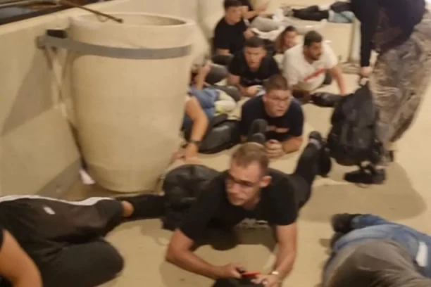 SRPSKI HODOČASNICI ZAROBLJENI NA AERODROMU U IZRAELU! Konstantno na udaru Hamasa, jedva preživeli napad na zgradu!  ZABELEŽILI TRENUTAK UŽASA! (FOTO)