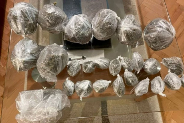 "PAO" DILER U NIŠU! Taksijem dilovao narkotike (FOTO)