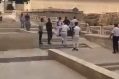 UŽAS U EGIPTU: Policijski službenik otvorio vatru na izraelske turistime, stradale tri osobe (UZNEMIRUJUĆI VIDEO)