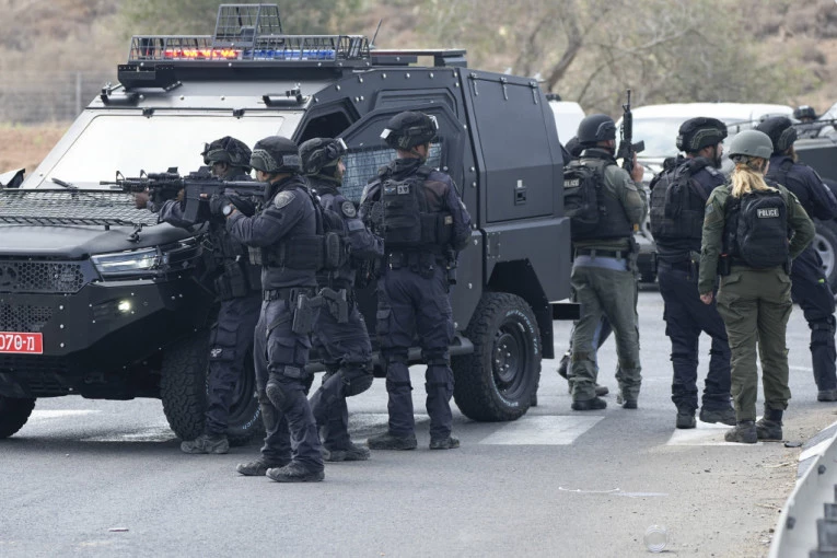 TERORISTA GLUMI NOVINARA? Otkrivena užasna istina! Bio umešan u najveći masakr decenije, a sada slobodno putuje