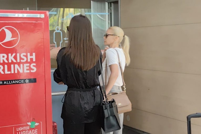 Nataša Bekvalac na aerodromu