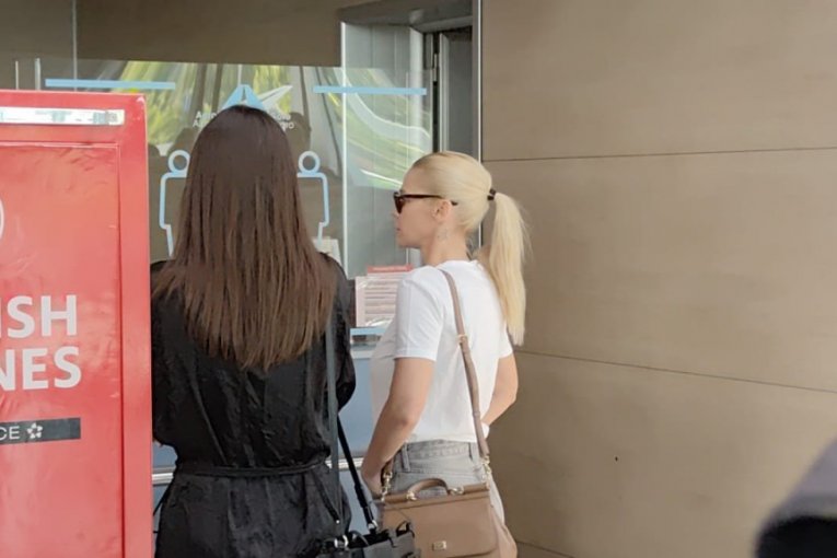 Nataša Bekvalac na aerodromu