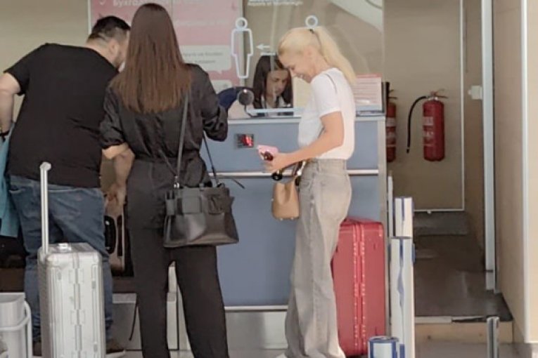 Nataša Bekvalac na aerodromu