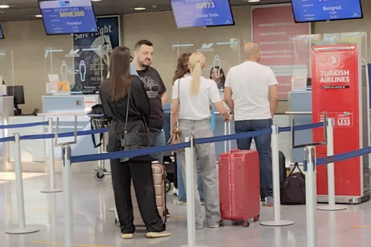 Nataša Bekvalac na aerodromu