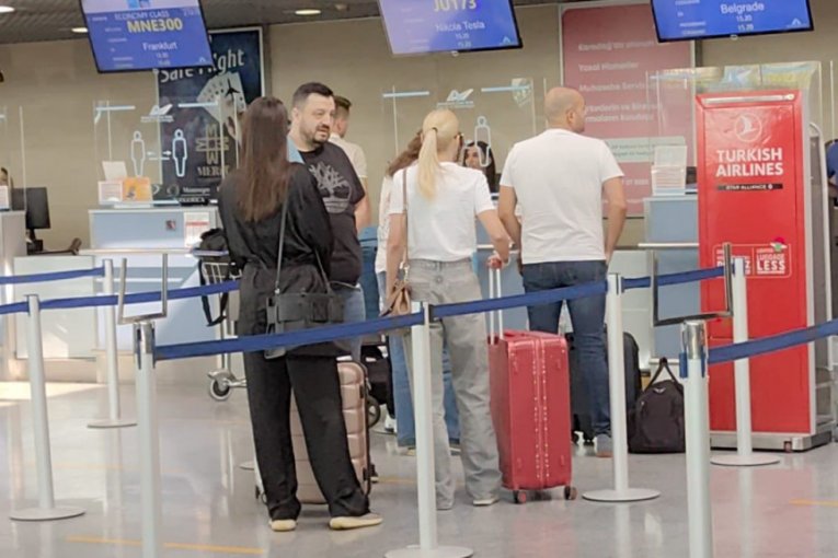 Nataša Bekvalac na aerodromu