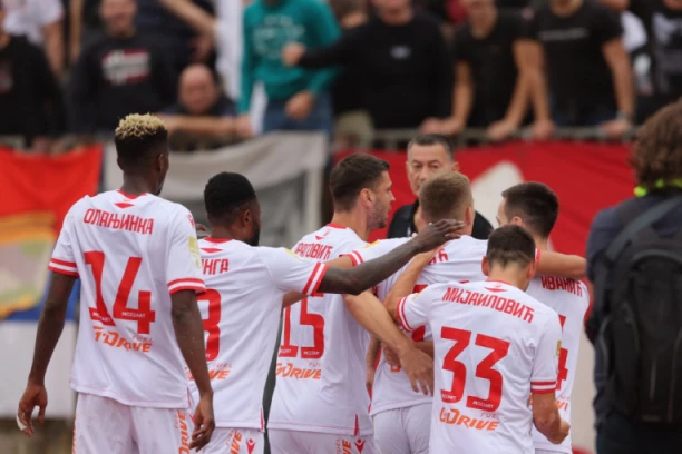 NA MARAKANI VEĆ SLAVE! Zvezda DOBIJA Radnički 3:0! Bizarna GREŠKA koštaće Kragujevčane!