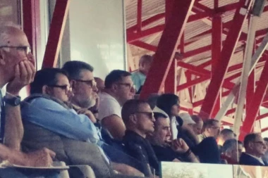 SPREMA SE NEŠTO VELIKO? Nemanja Vidić se pojavio na stadionu - ispratio je meč svog nekadašnjeg kluba!