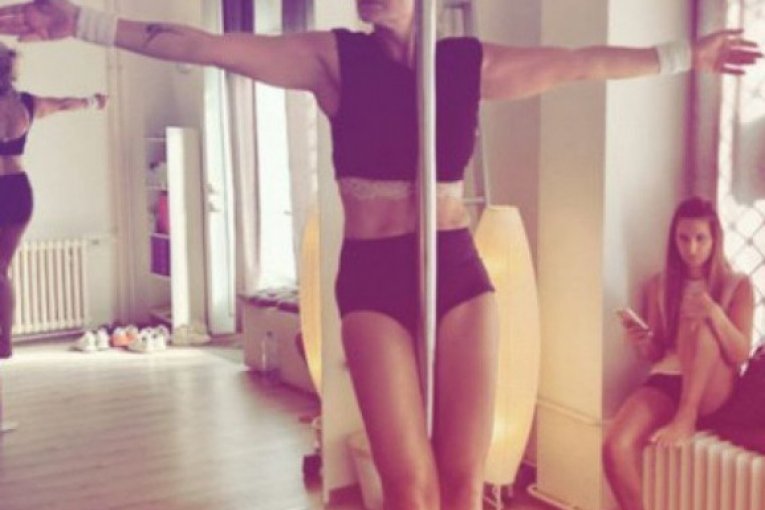 Tanja Rađenović se vrti oko šipke