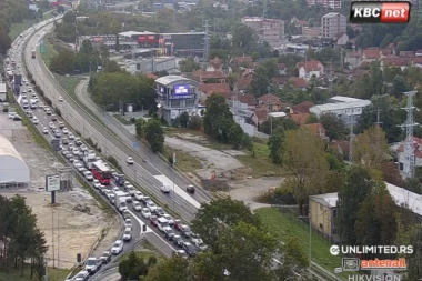 JUTARNJE GUŽVE NA PRESTONIČKIM ULICAMA! Na OVIM deonicama automobili mile, izbegavajte ih! (FOTO)