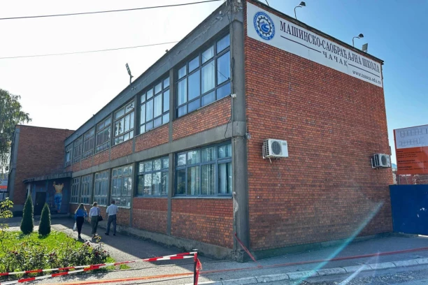 UŽAS NA VELIKOM ODMORU U ČAČANSKOJ ŠKOLI: Potukla se četvorica učenika, jedan u bolnici!
