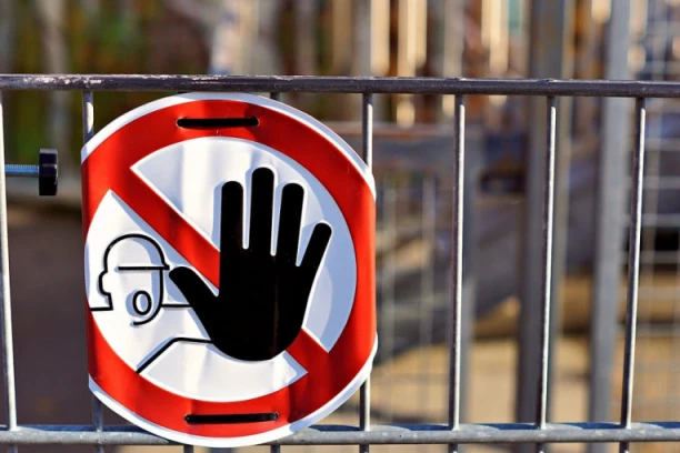 NISU GA PUSTILI NA ŽURKU, PA IM PODMETNUO POŽAR! Horor pred restoranom na kraju se NIKAD BIZARNIJE završio