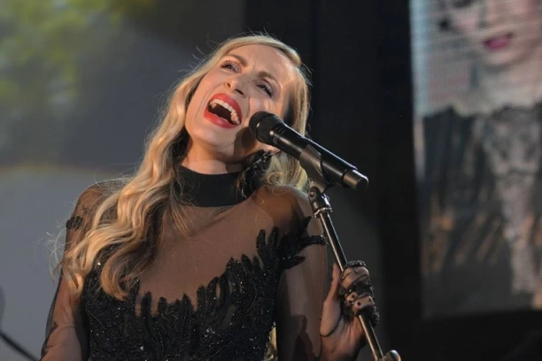 NAŠA GLUMICA KO OD MAJKE ROĐENA! Scene obnažene Jelene Gavrilović obišle ceo svet! (FOTO)