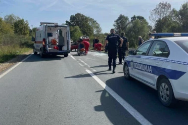 STRAŠNA SAOBRAĆAJKA KOD GUČE! Vozač traktora momentalno prevezen u bolnicu!