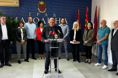 BEČKI FIJAKERI VOZIĆE GOSPODU - SRPSKE POLJOPRIVREDNIKE: Palma o odlasku delegacije u Beč