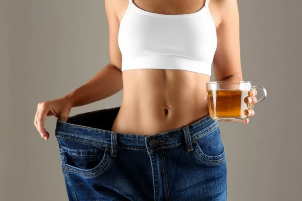 NAPITAK KOJI JE "TUŠ ZA CREVA": Topi salo sa stomaka, do manekenske linije deli vas samo SEDAM DANA