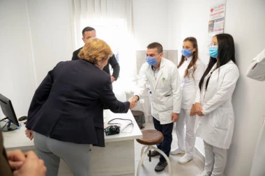 DOŠAO JE KRAJ REDOVIMA I GUŽVAMA! Zakazivanje magnetne rezonance uskoro preko aplikacija!