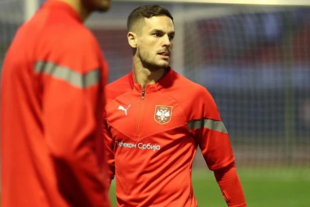Potpisuje Mijat Gaćinović! Reprezentativac Srbije doneo važnu odluku o budućnosti!