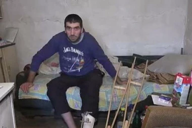 ''PLAŠIM SE DA NE PADNE KUĆA, DA ME NE UDARI''! Milan iz Prokuplja živi u TEŠKOM siromaštvu, a zbog preloma nije u stanju da radi (FOTO)