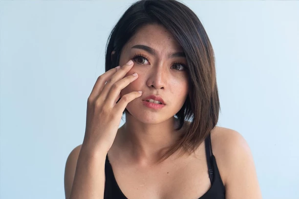 PET RAZLOGA ZBOG KOJIH VAM "IGRA OKO": Stručnjaci upozoravaju kad MORATE da odete KOD LEKARA