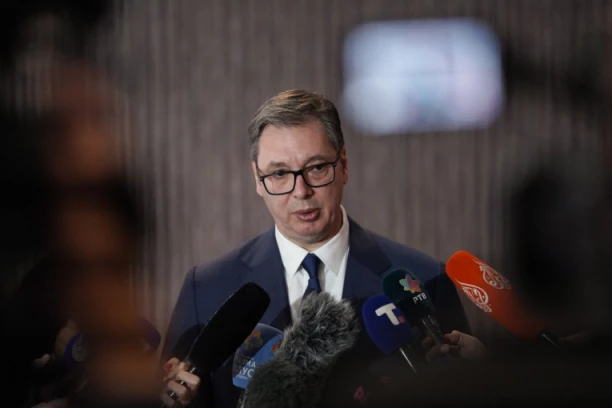 UDRUŽENI PROTIV VUČIĆA I SRBIJE! Prećutna koordinacija tajkunskih medija, Kurtijevih glasila i dela opozicije - PITANJE ŽAKLINE TATALOVIĆ DOKAZ!