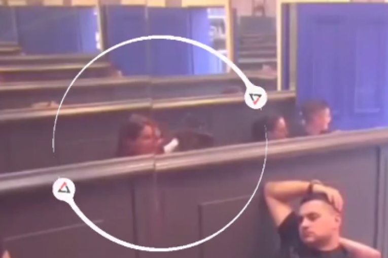 Kačavenda i Samir poljubac