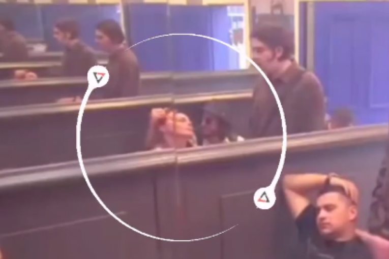 Kačavenda i Samir poljubac