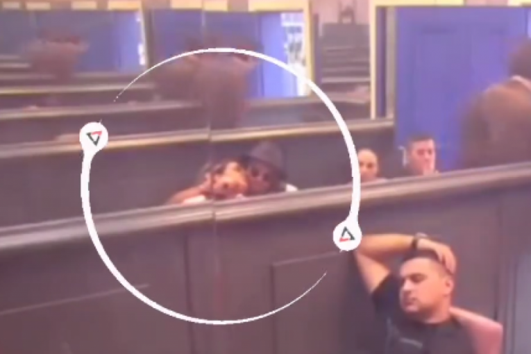 Kačavenda i Samir poljubac