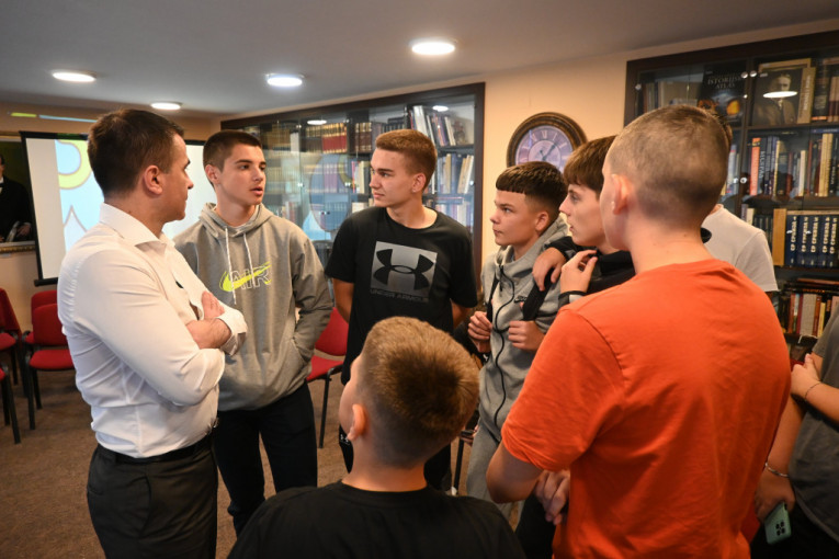 Đorđe Milićević na tribini ''Sa ministrom na Ti'' u Aranđelovcu 