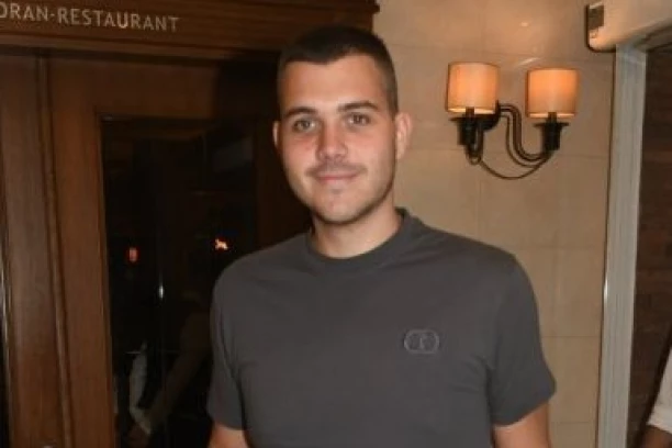 SIN LEPE BRENE JE PRAVI DOMAĆIN: Viktor Živojinović zasukao rukave - sprema se velika gozba! (GALERIJA)