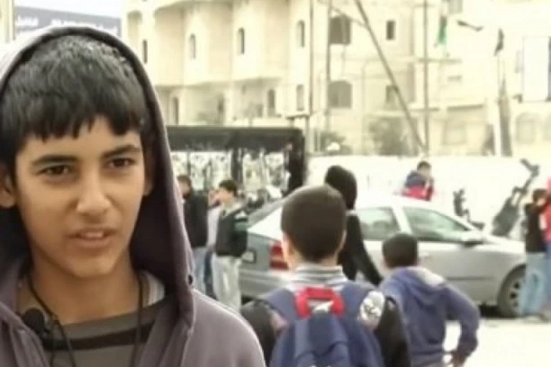 "SPREMAN SAM DA POSTANEM BOMBAŠ SAMOUBICA, IZBOŠĆU JEVREJINA NOŽEM I PREGAZIĆU GA KOLIMA": Užasavajuće izjave palestinske dece - evo čemu ih uče u školi! BESKRAJNA MRŽNJA(VIDEO)