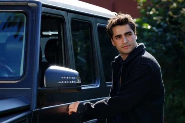 DAME ŠIROM SVETA LUDE ZA OVIM MARKANTNIM LEPOTANOM: Saznali smo kakve DEVOJKE voli čuveni "ŽENSKAROŠ"! (FOTO)