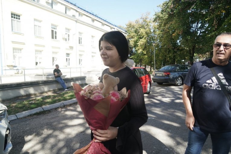 Slađa Trajković i sin Marko došli po prinovu u porodilište