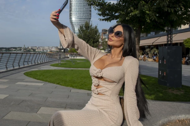 NOVA ŠOK-BOMBA MAJE MARINKOVIĆ! Vrelim snimkom "pozdravila" sve bivše, ovo će ih najviše zaboleti!