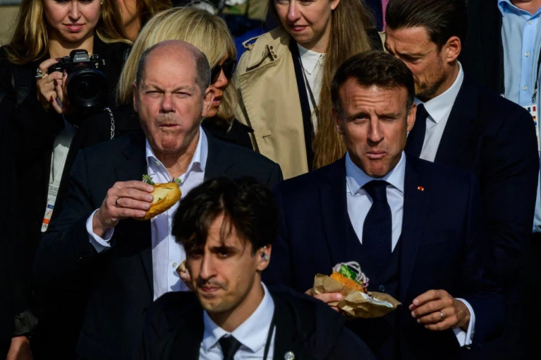 "NI ONI SAMI SEBE VIŠE NE SHVATAJU OZBILJNO"! Metju Karničnig opalio po trenutnoj poziciji EU dok svet gori! "PA, POGLEDAJTE SAMO PROTEKLA 72 SATA..."!