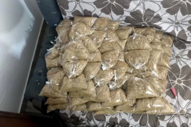 UHAPŠEN MUŠKARAC U PARAĆINU: U njegovom stanu pronađeno preko 100 kilograma REZANOG DUVANA!