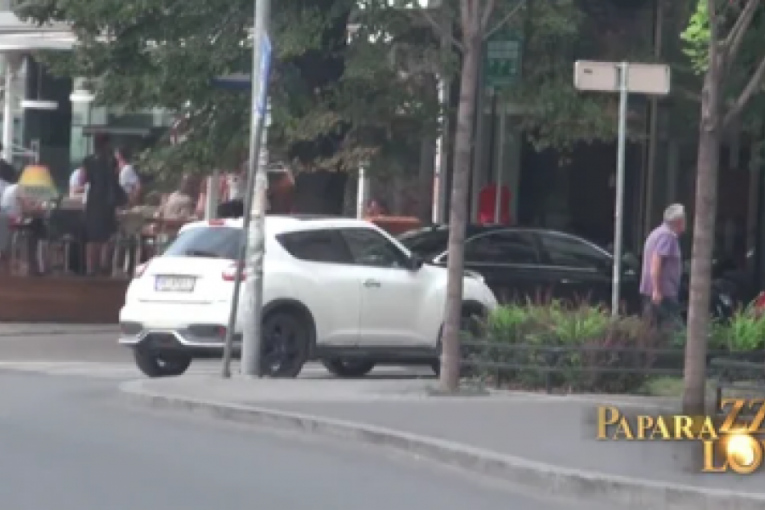 Dejan Dragojević sa devojkom Jovanom