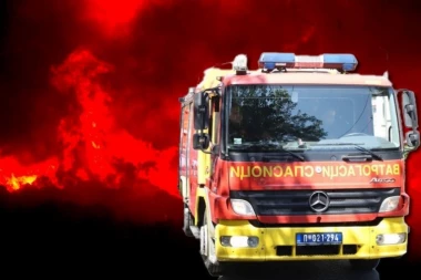 POŽAR U ZGRADI NA MILJAKOVCU: Vatrogasci pokušavaju da obuzdaju plamen! (FOTO+VIDEO)