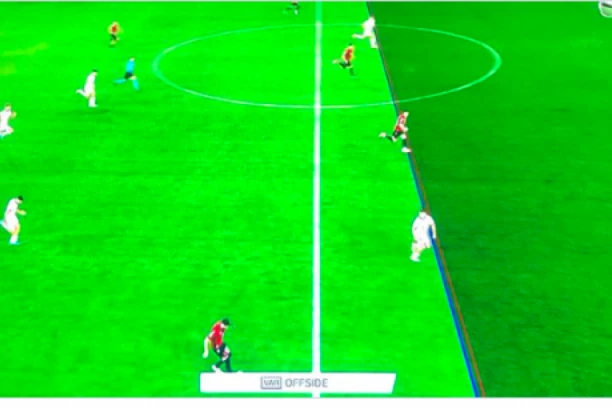 KAO DA JE DETE CRTALO: Pogledajte NEVEROVATNU VAR odluku! (FOTO)