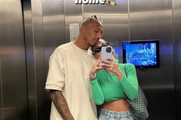 MOGAO BI DA IM BUDE SIN: Zorannah objavom zintrigirala javnost, iza dečaka sa slike se krije SKRIVENA PORUKA (FOTO)