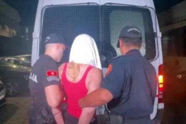 PEŠKIR NA GLAVI I LISICE NA RUKAMA: Evo kako je uhapšena Katarina Baćović koja se sumnjiči da je učestvovala u kopanju tunela u Višem sudu u PODGORICI!