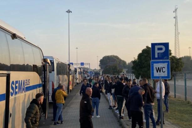 KOLAPS NA GRANICI SA MAĐARSKOM: Čeka se preko PET sati! (FOTO)