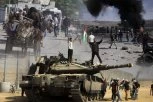 IZRAEL TVRDI: MILITANTI KORISTE LJUDE KAO ŽIVI ŠTIT! Hamas blokirao konvoj civila koji beže sa severa Gaze, dronom zabeležen STRAHOVIT prizor! (VIDEO)