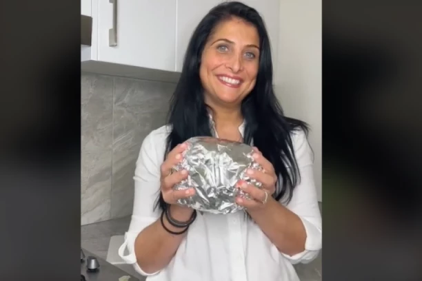 ANITA JE ZA 10 SEKUNDI OČISTILA KUPUS BEZ NOŽA: Ovu neverovatnu caku svi morate znati! (FOTO/VIDEO)