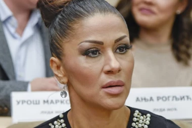 ISPLIVALA BOLNA ISTINA O MINI KOSTIĆ: Nakon priznanja da je SLAGALA o usvajanju, otvorila se Pandorina kutija -  OVO MENJA SVE ŠTO ZNAMO O NJOJ!