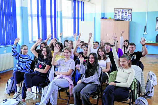 PREVENCIJA GOJAZNOSTI KOD ŠKOLSKE DECE: Vršnjačka edukacija u pet osnovnih škola!