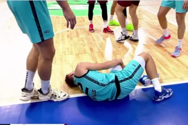 STRAVIČNA POVREDA! Kraj SEZONE za senzaciju Mundobasketa! (VIDEO)