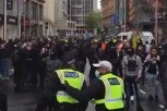 HILJADE LJUDI PODRŽALO PALESTINU, U LONDONU HAOS! Demonstranti demolirali grad, policiju gađali flašama bakljama i plakatima! (FOTO, VIDEO)