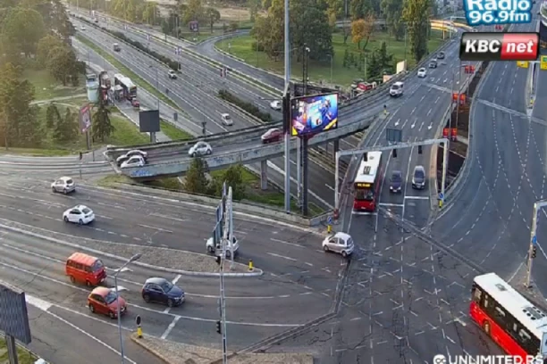 MIRNO NEDELJNO JUTRO! Mostovi prazni, auto-put prohodan, bez gužve ovog jutra u prestonici!