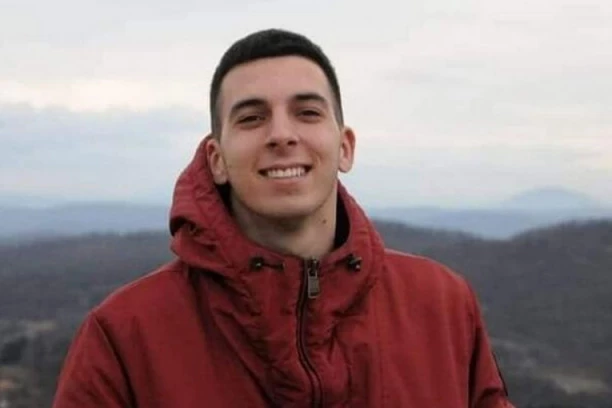 DA LI JE MOGUĆE?! OSKRNAVLJEN MURAL ŽRTVE MASAKRA U MLADENOVCU: Bezdušnici posle samo tri dana napravili TRI RUPE KRV!